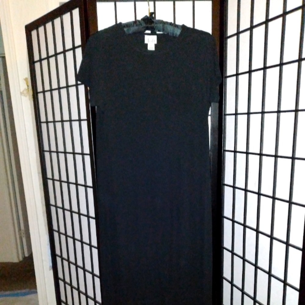 THE PERFECT BLACK DRESS